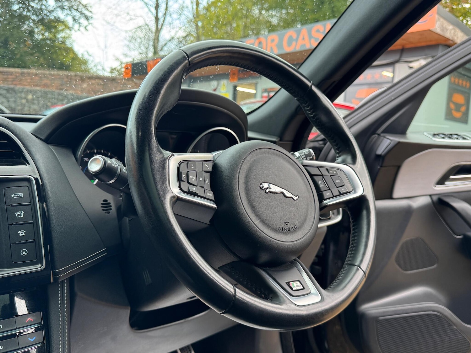 Used Jaguar F-Pace 2018 for sale - 76409114: Photo 8