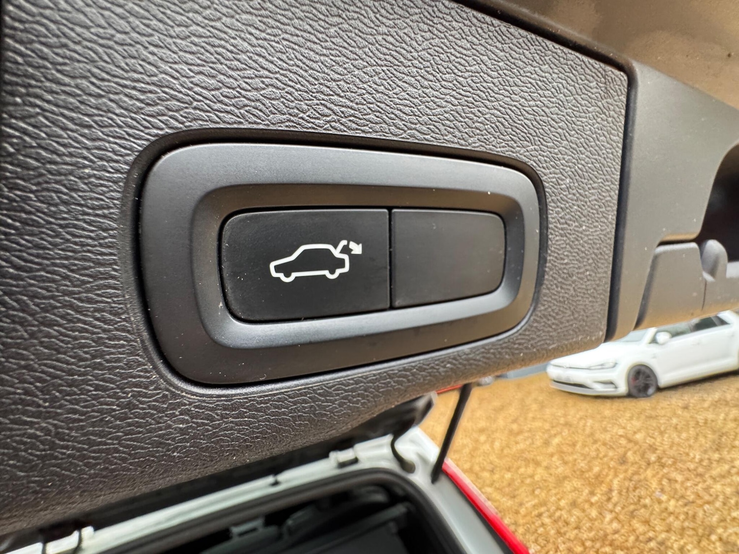 Used Volvo XC60 2019 for sale - 77386894: Photo 32