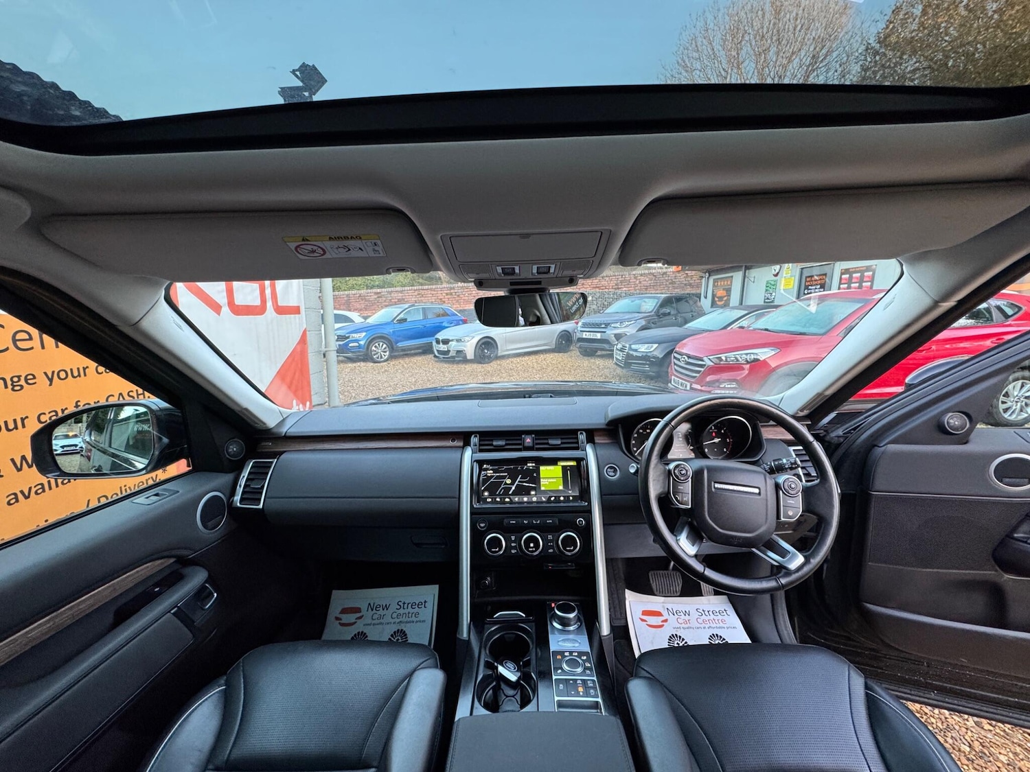 Used Land Rover Discovery 2017 for sale - 76701947: Photo 2