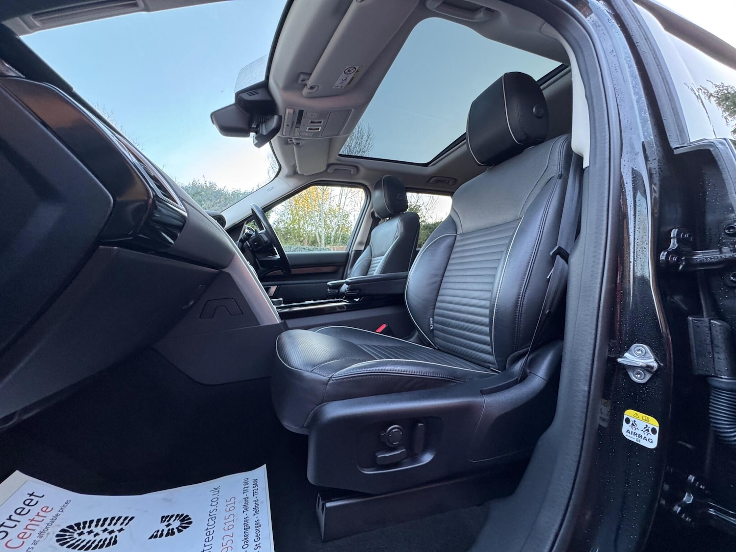 Used Land Rover Discovery 2017 for sale - 76701947: Photo 35