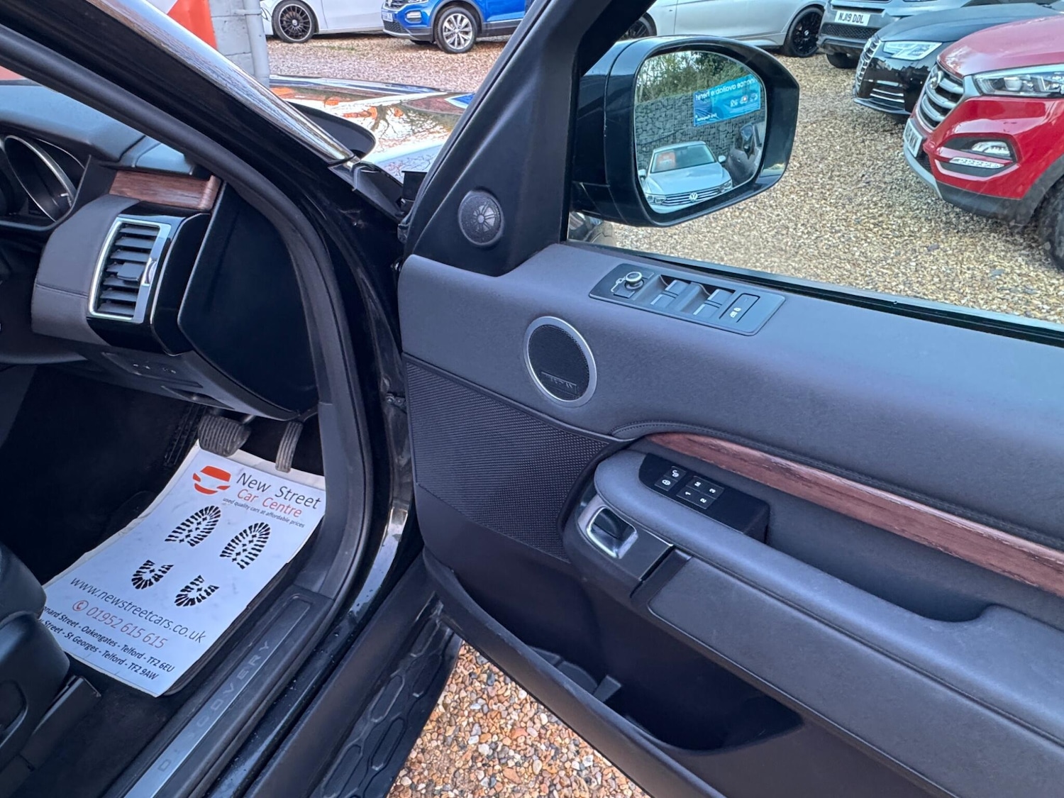 Used Land Rover Discovery 2017 for sale - 76701947: Photo 51