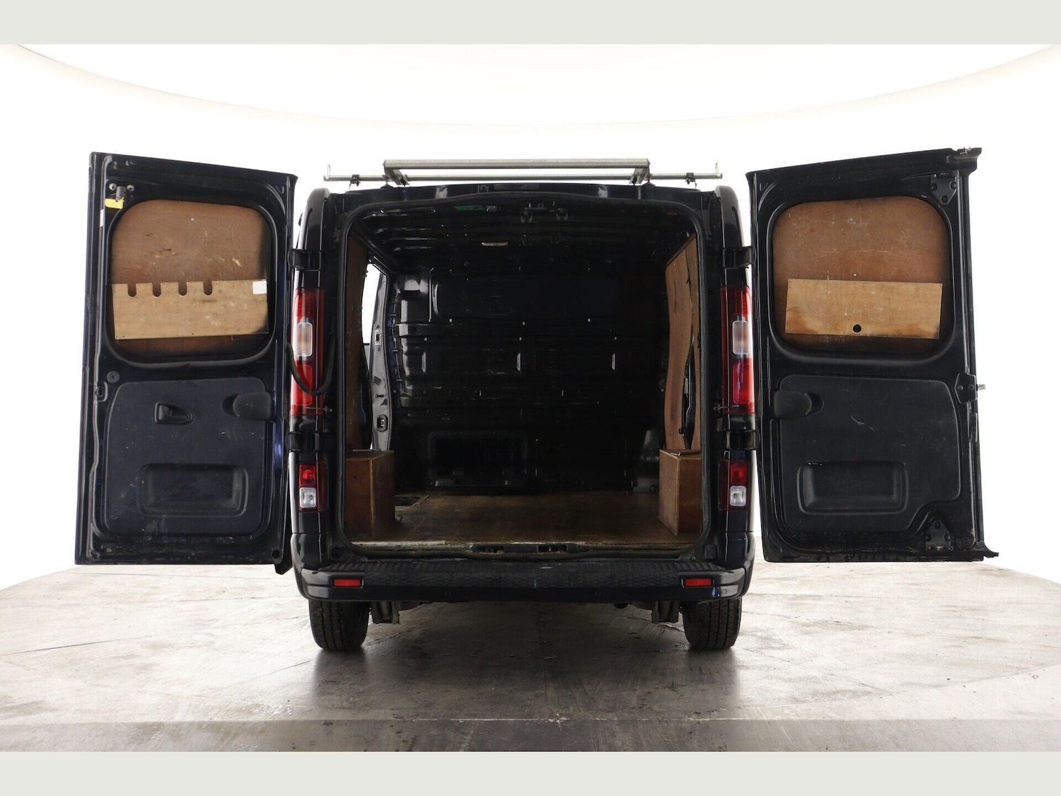 Used Vauxhall Vivaro 2017 for sale - 77882945: Photo 2