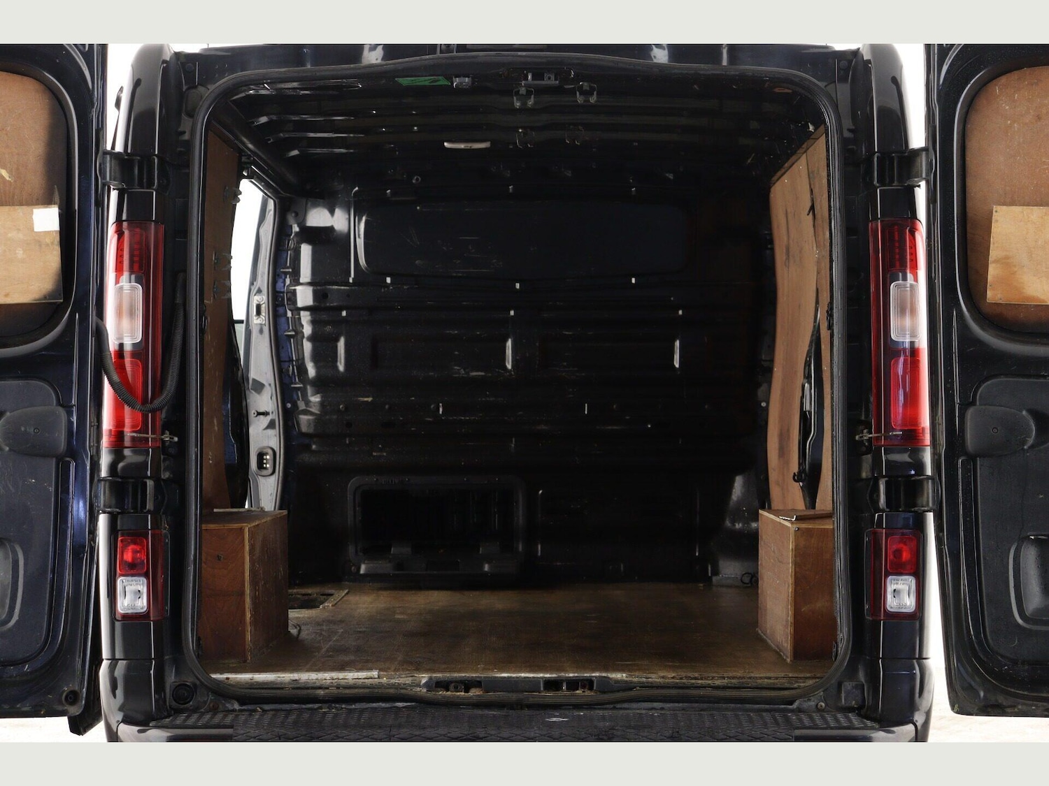 Used Vauxhall Vivaro 2017 for sale - 77882945: Photo 3