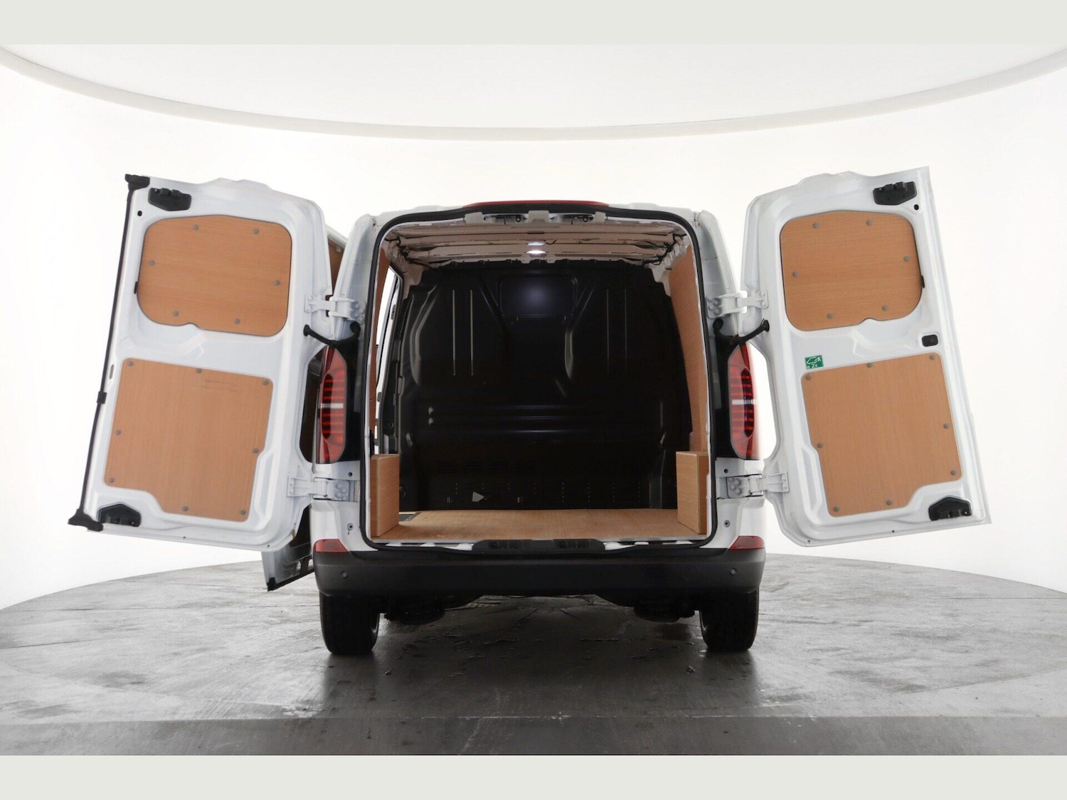 Used Volkswagen Transporter for sale - 77957727: Photo 2