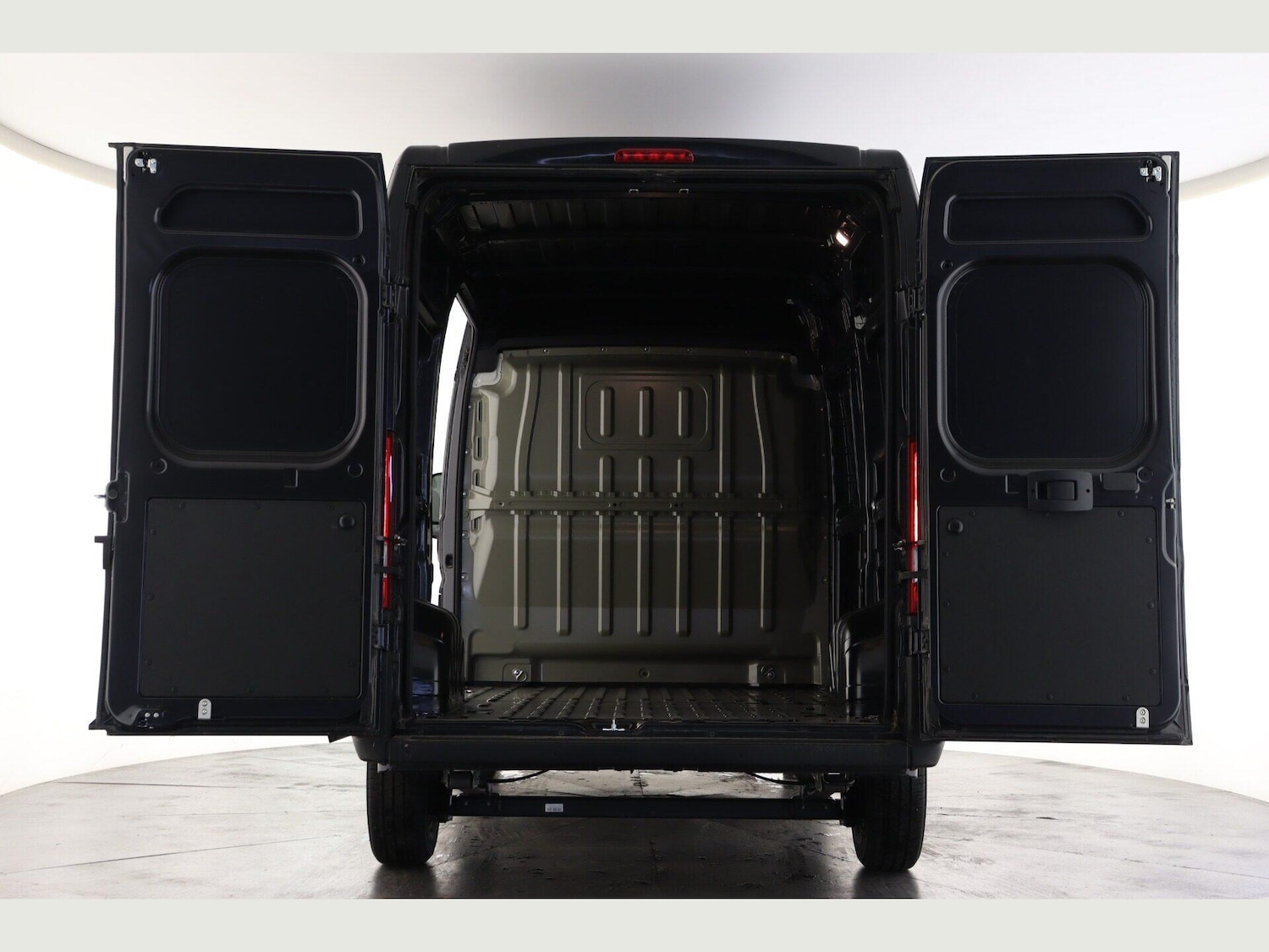 Used Vauxhall Movano for sale - 76996311: Photo 2