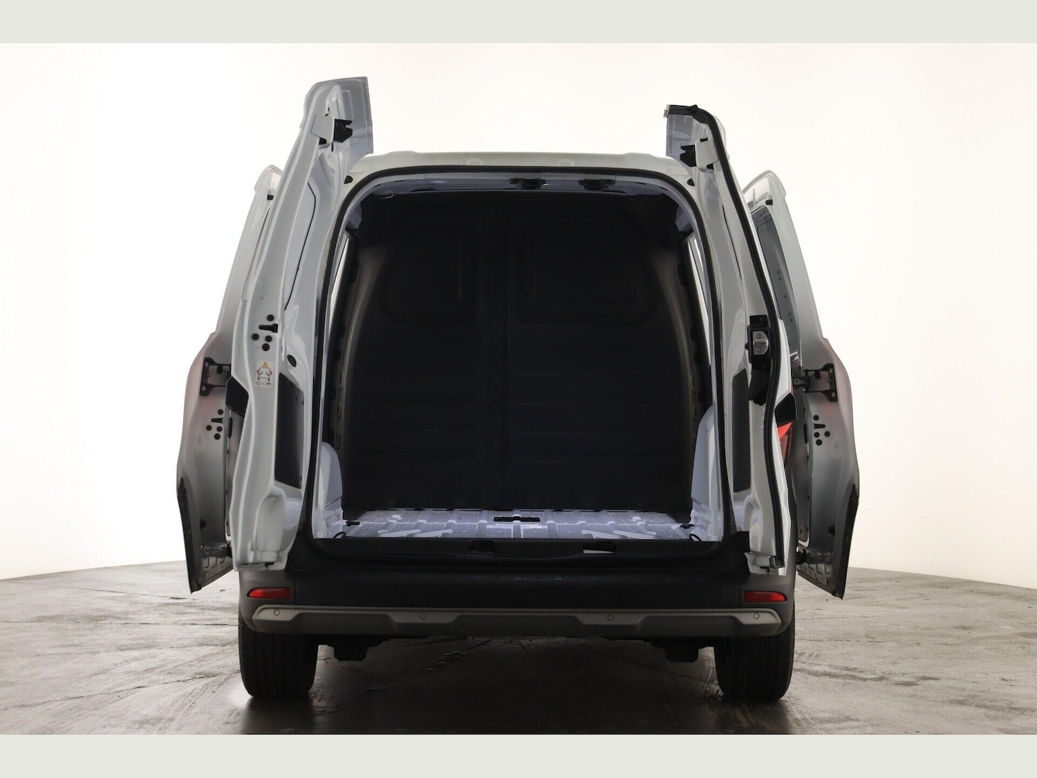 Used Nissan Other 2023 for sale - 77131581: Photo 2