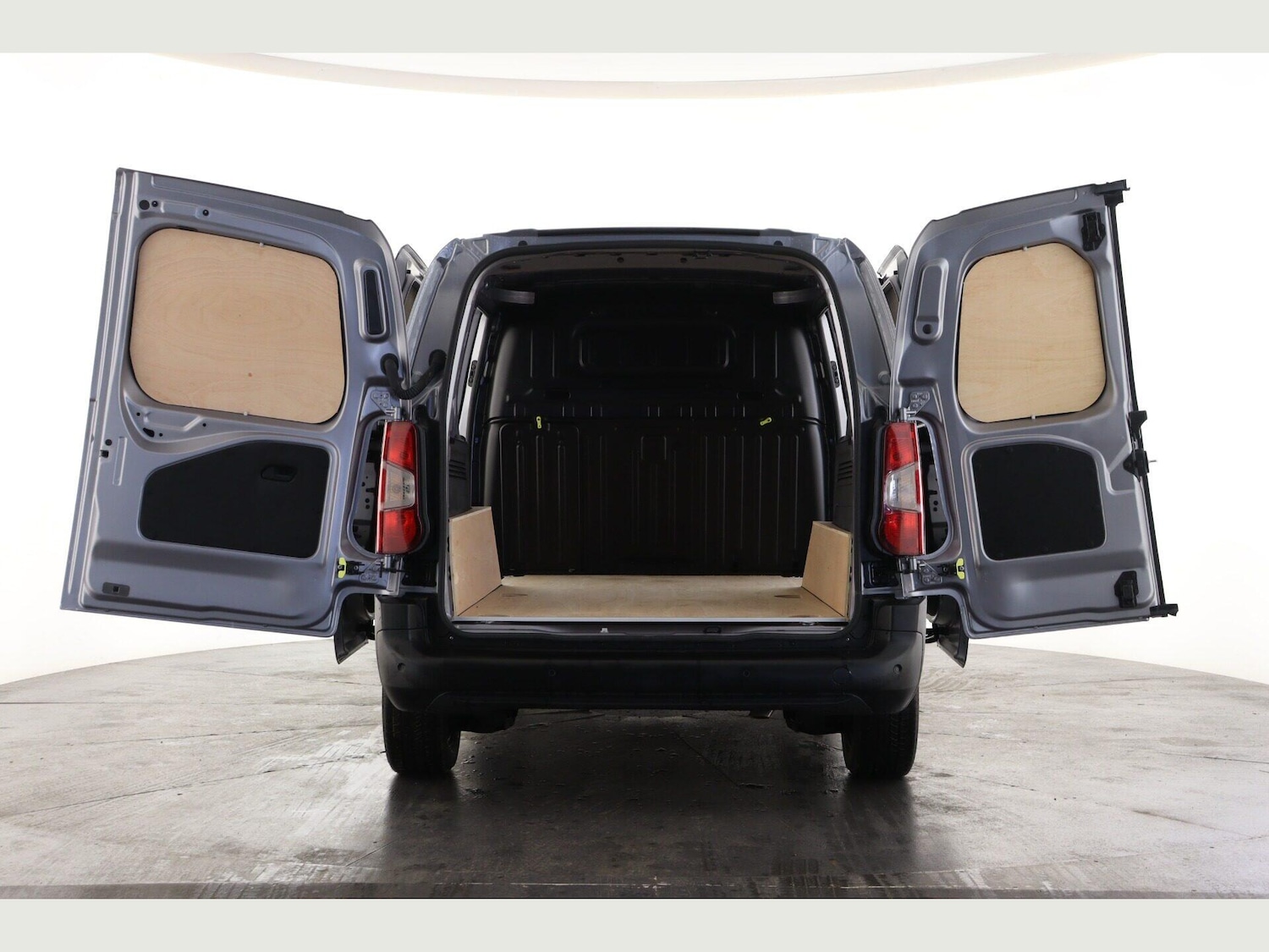 Used Peugeot Partner 2025 for sale - 77215589: Photo 2