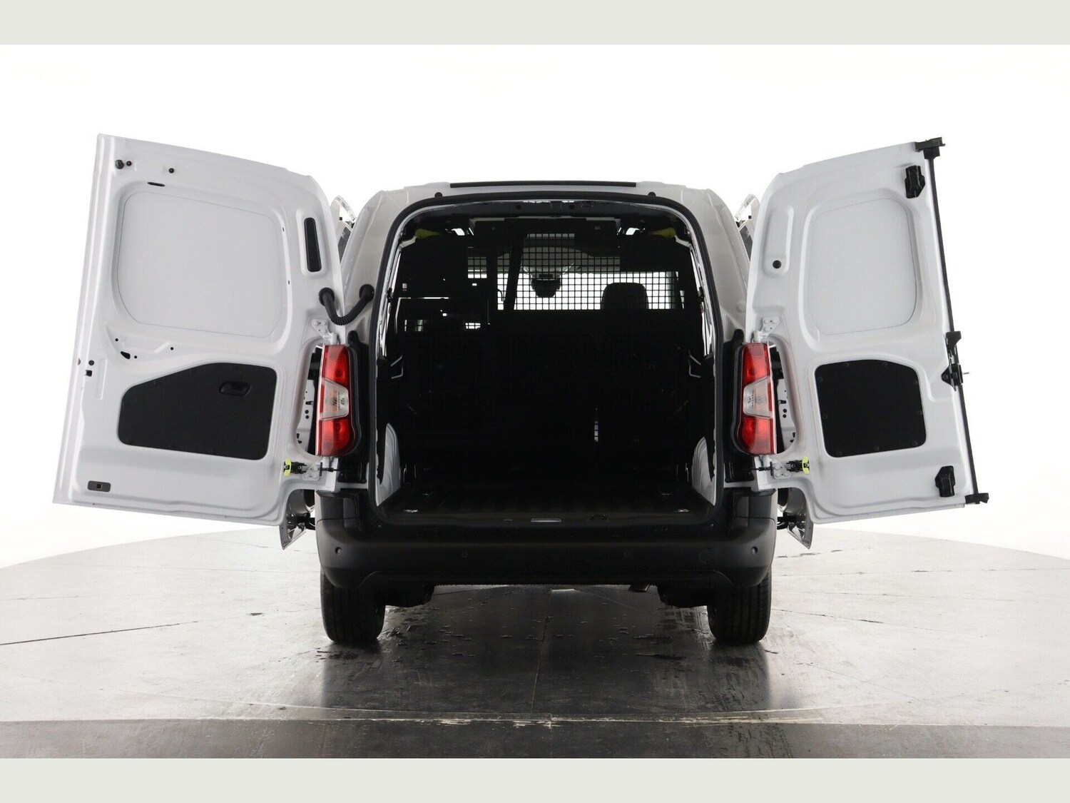 Used Citroen Berlingo 2025 for sale - 76512421: Photo 2