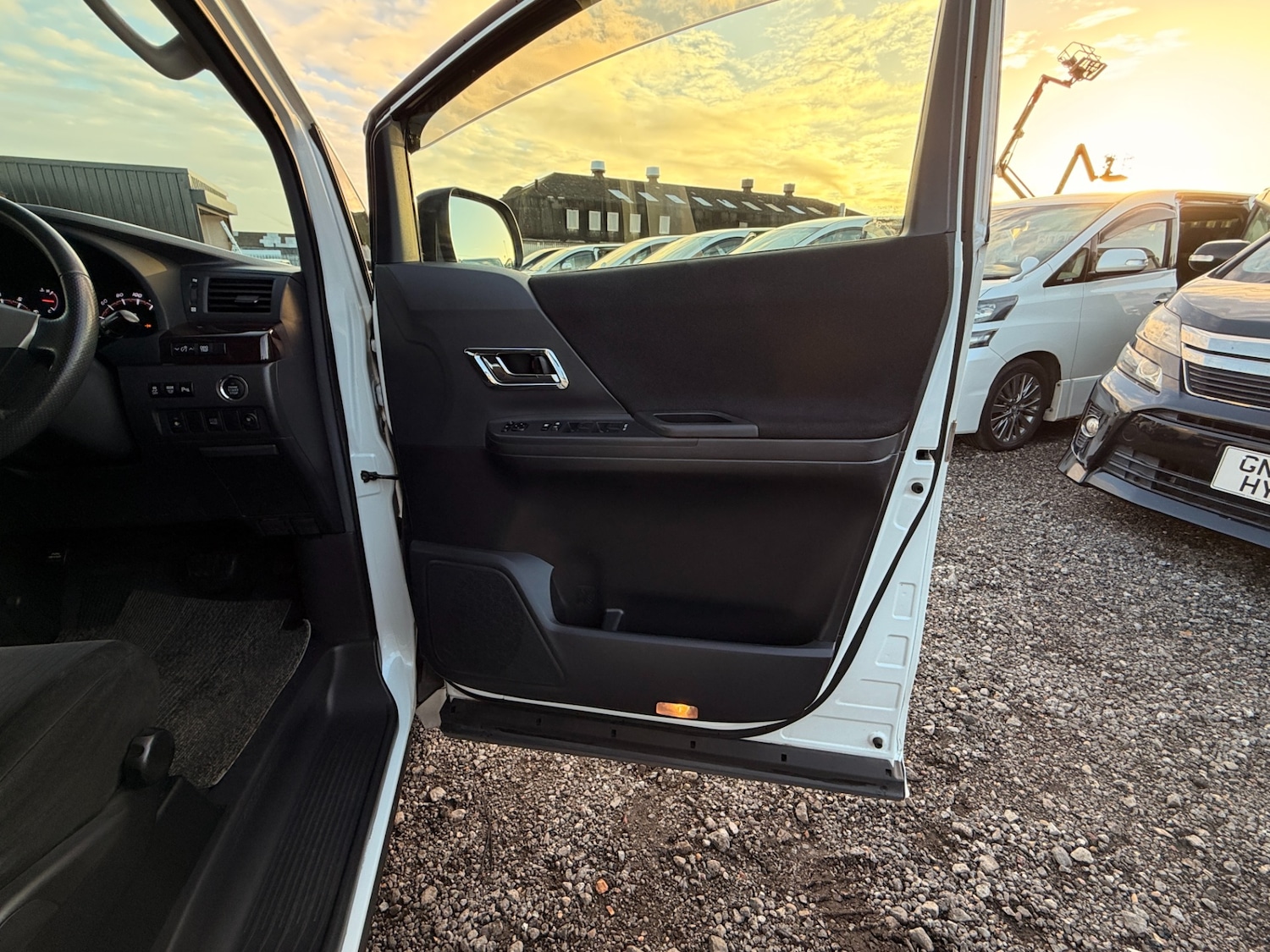 Used Toyota Vellfire 2025 for sale - 77013758: Photo 96