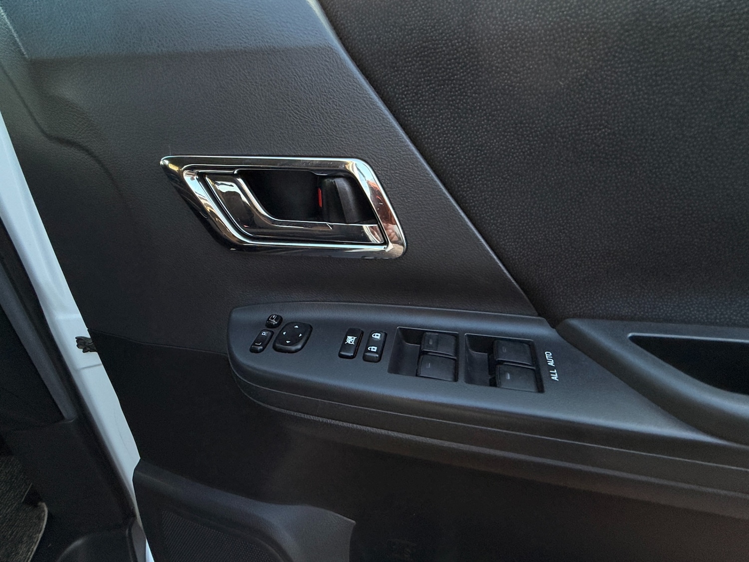 Used Toyota Vellfire 2025 for sale - 77013758: Photo 97