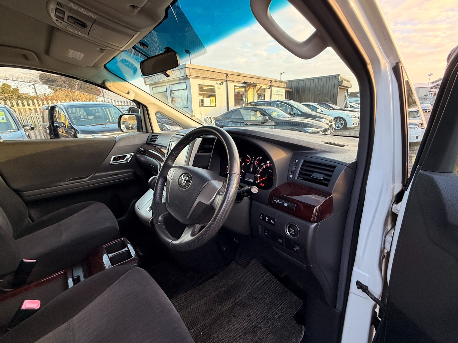 Used Toyota Vellfire 2025 for sale - 77013758: Photo 98