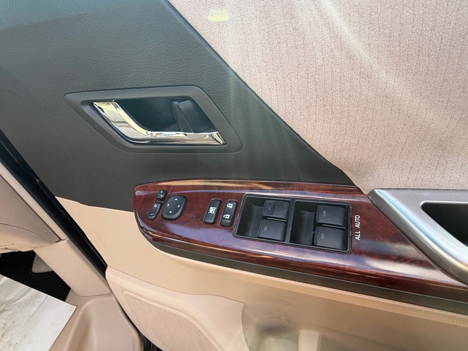 Used Toyota Vellfire 2011 for sale - 77352219: Photo 31