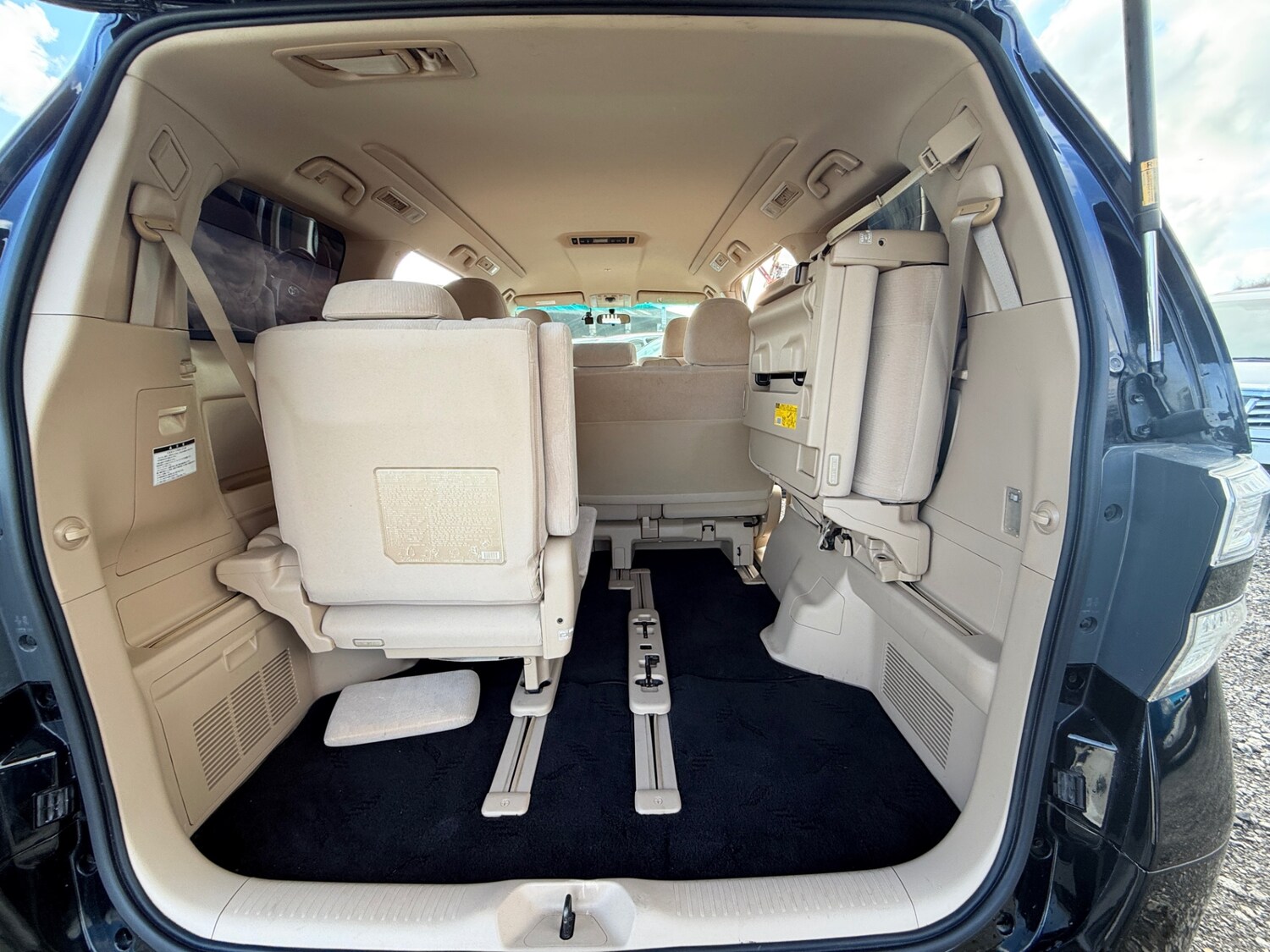 Used Toyota Vellfire 2011 for sale - 77352219: Photo 48