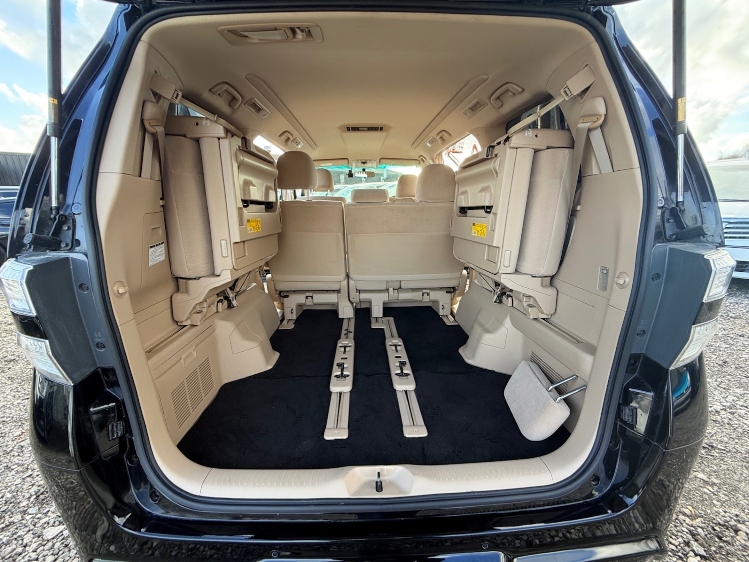 Used Toyota Vellfire 2011 for sale - 77352219: Photo 50