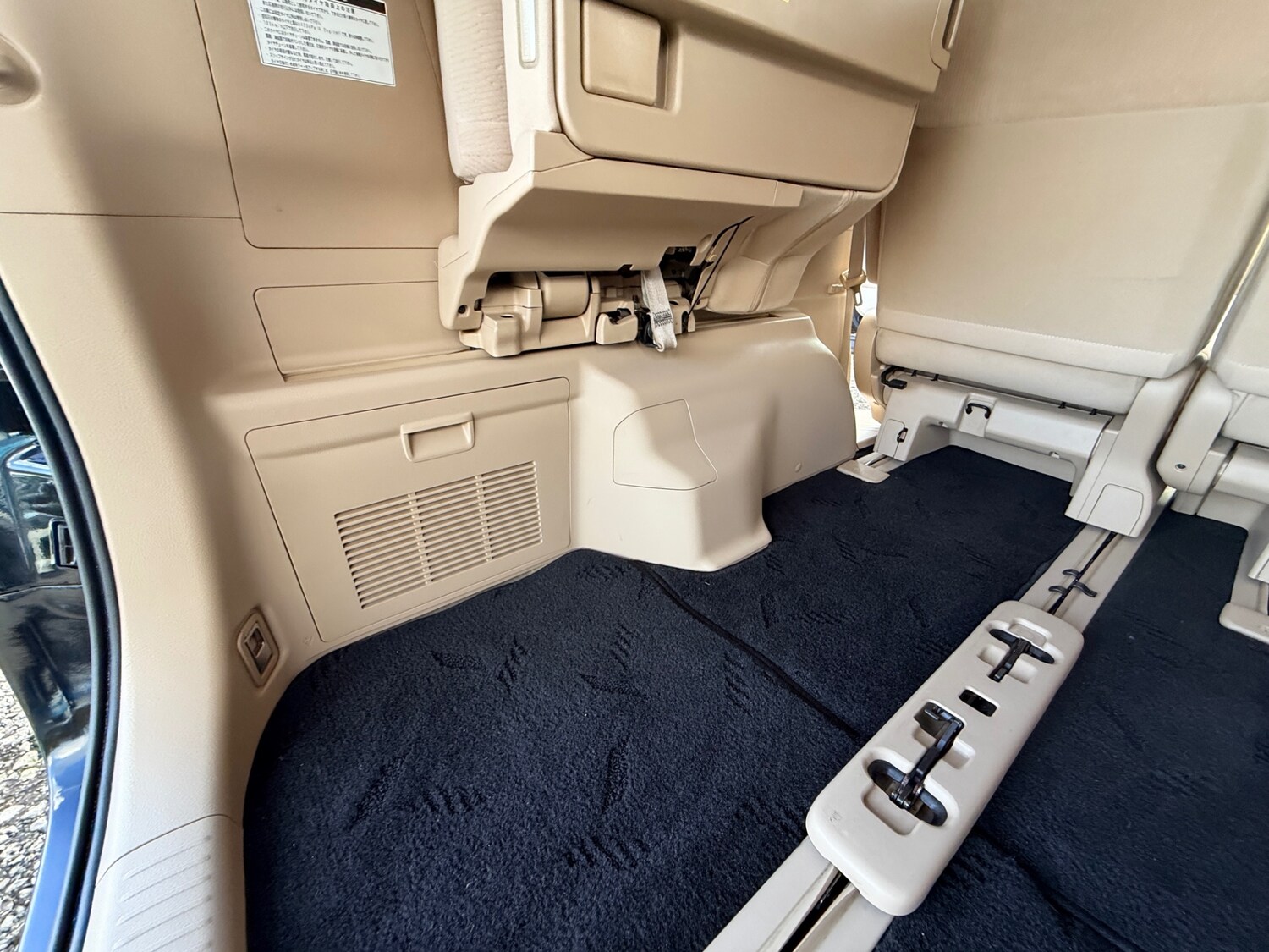 Used Toyota Vellfire 2011 for sale - 77352219: Photo 52