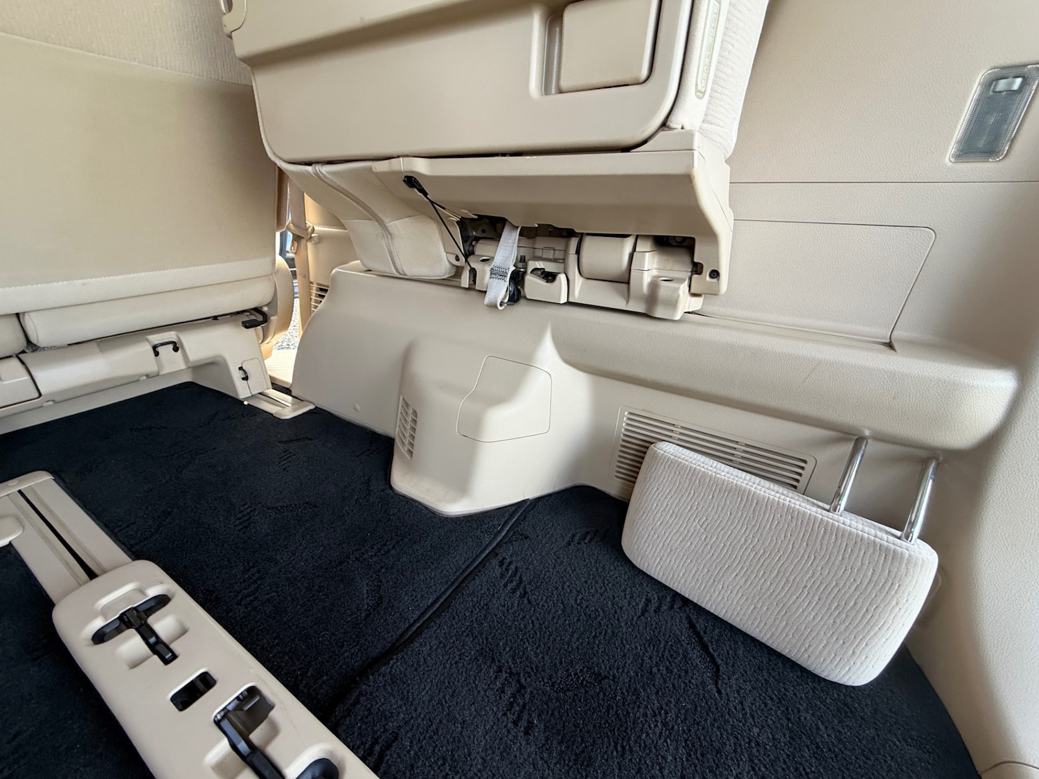 Used Toyota Vellfire 2011 for sale - 77352219: Photo 53