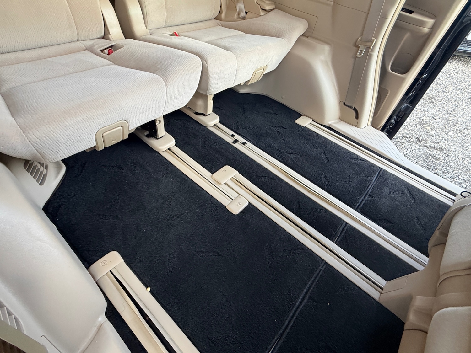 Used Toyota Vellfire 2011 for sale - 77352219: Photo 64