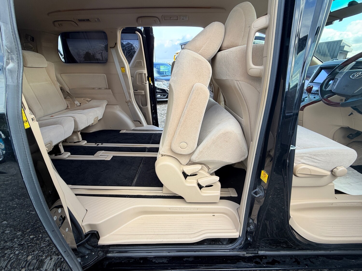 Used Toyota Vellfire 2011 for sale - 77352219: Photo 67