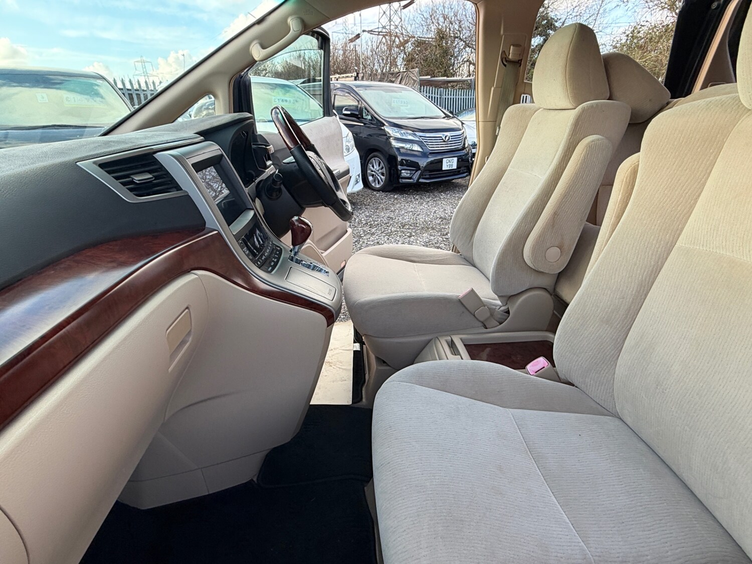 Used Toyota Vellfire 2011 for sale - 77352219: Photo 73