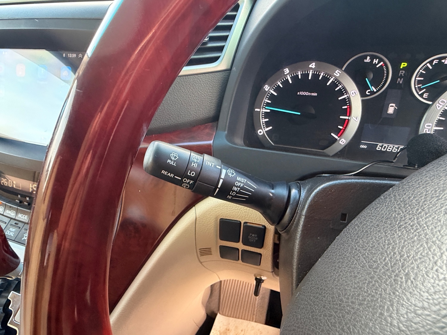 Used Toyota Vellfire 2011 for sale - 77352219: Photo 85