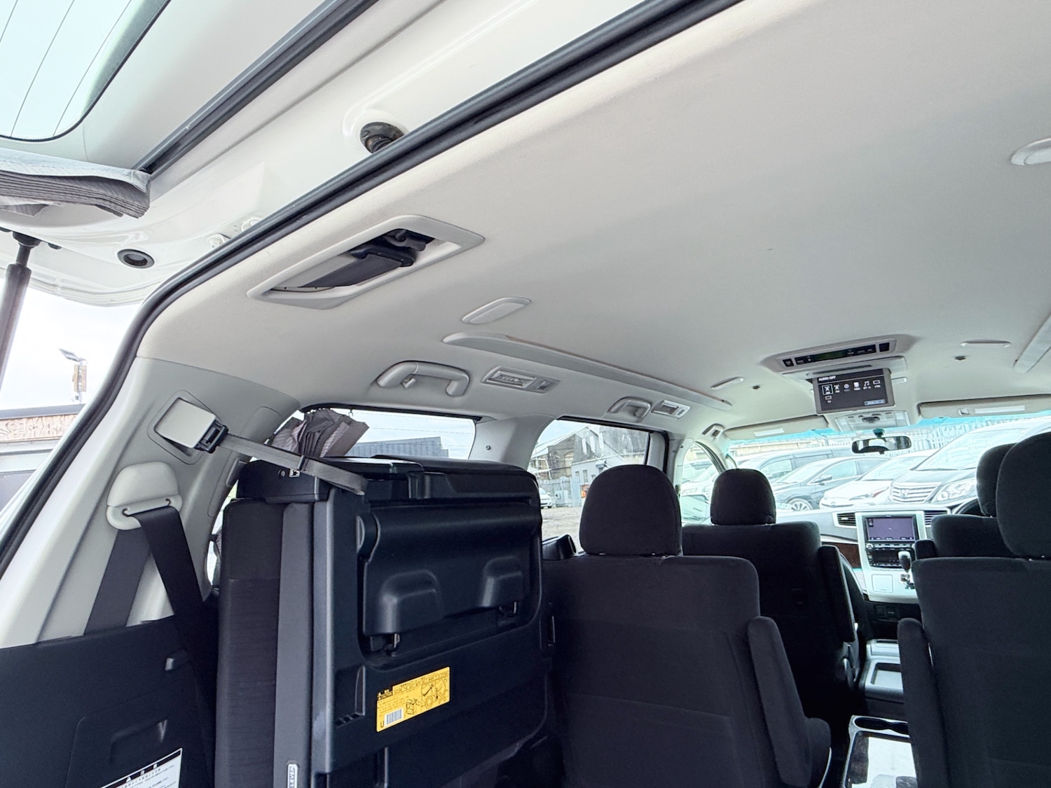 Used Toyota Alphard 2024 for sale - 78210508: Photo 46