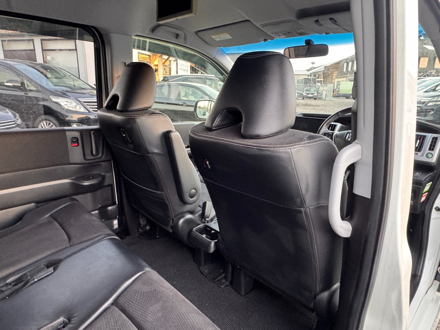 Used Honda Stepwagon 2013 for sale - 76265800: Photo 24