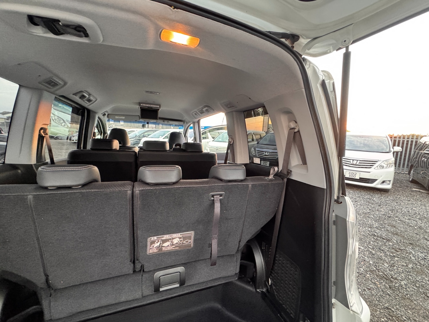 Used Honda Stepwagon 2013 for sale - 76265800: Photo 27