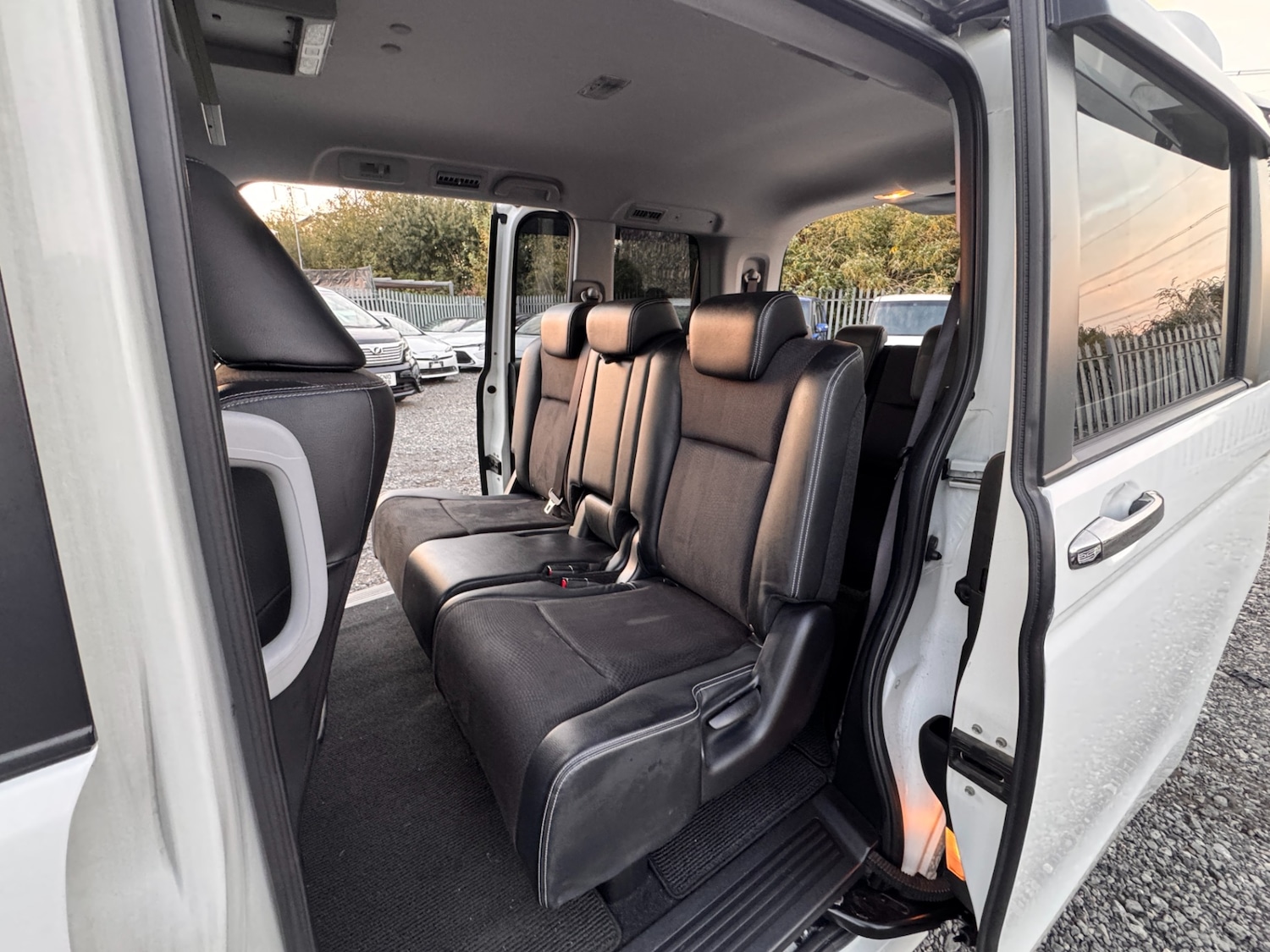 Used Honda Stepwagon 2013 for sale - 76265800: Photo 30