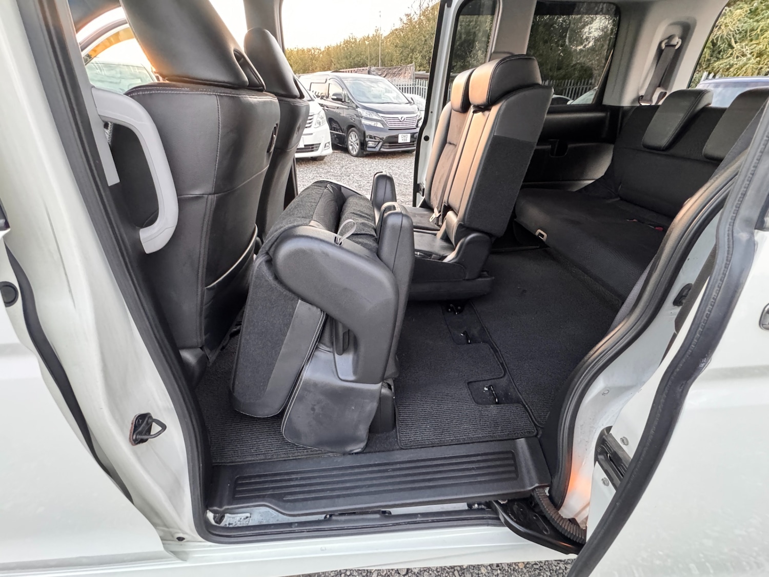 Used Honda Stepwagon 2013 for sale - 76265800: Photo 31