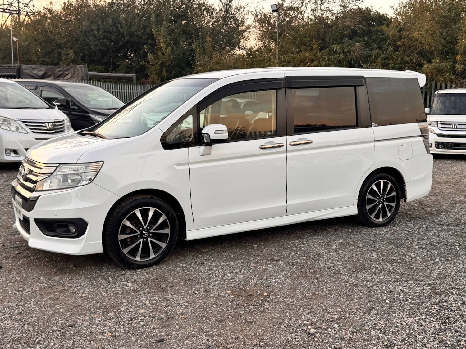 Used Honda Stepwagon 2013 for sale - 76265800: Photo 4