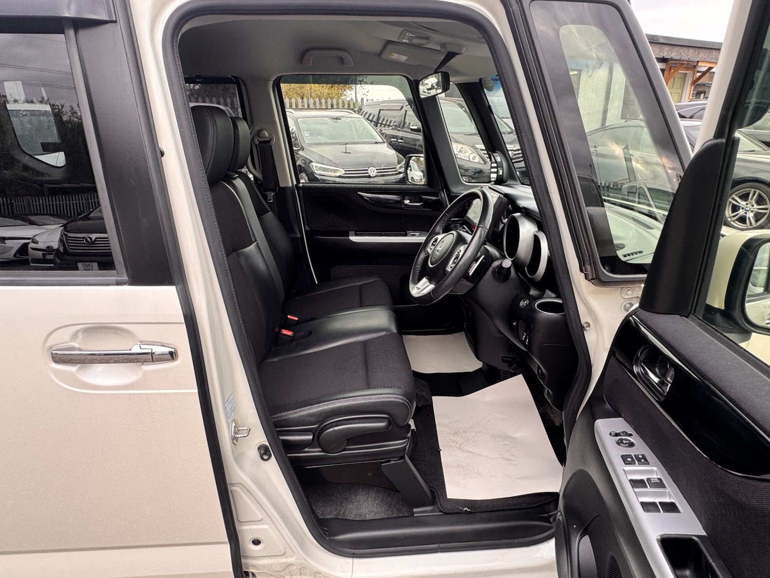 Used Honda N-Box 2015 for sale - 76289676: Photo 26