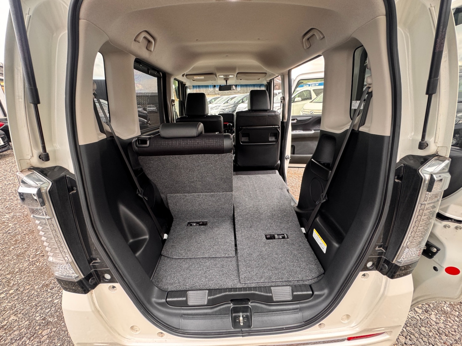 Used Honda N-Box 2015 for sale - 76289676: Photo 32