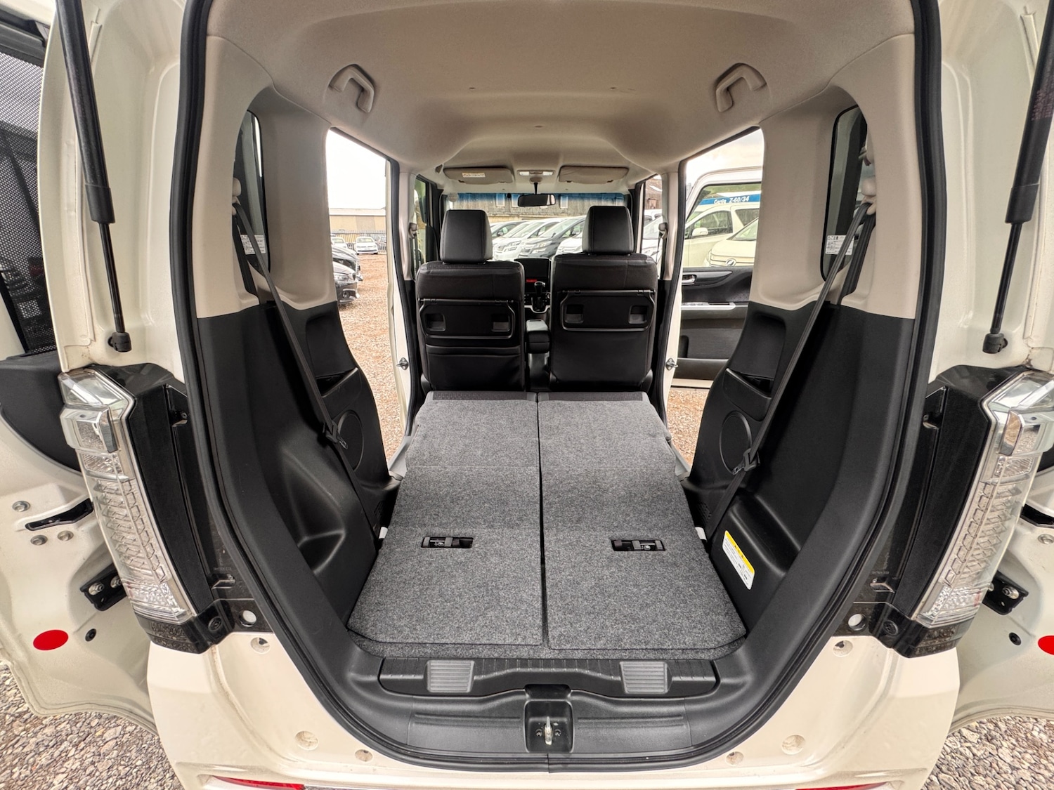 Used Honda N-Box 2015 for sale - 76289676: Photo 36