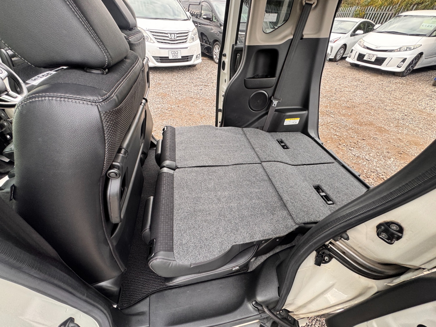 Used Honda N-Box 2015 for sale - 76289676: Photo 37