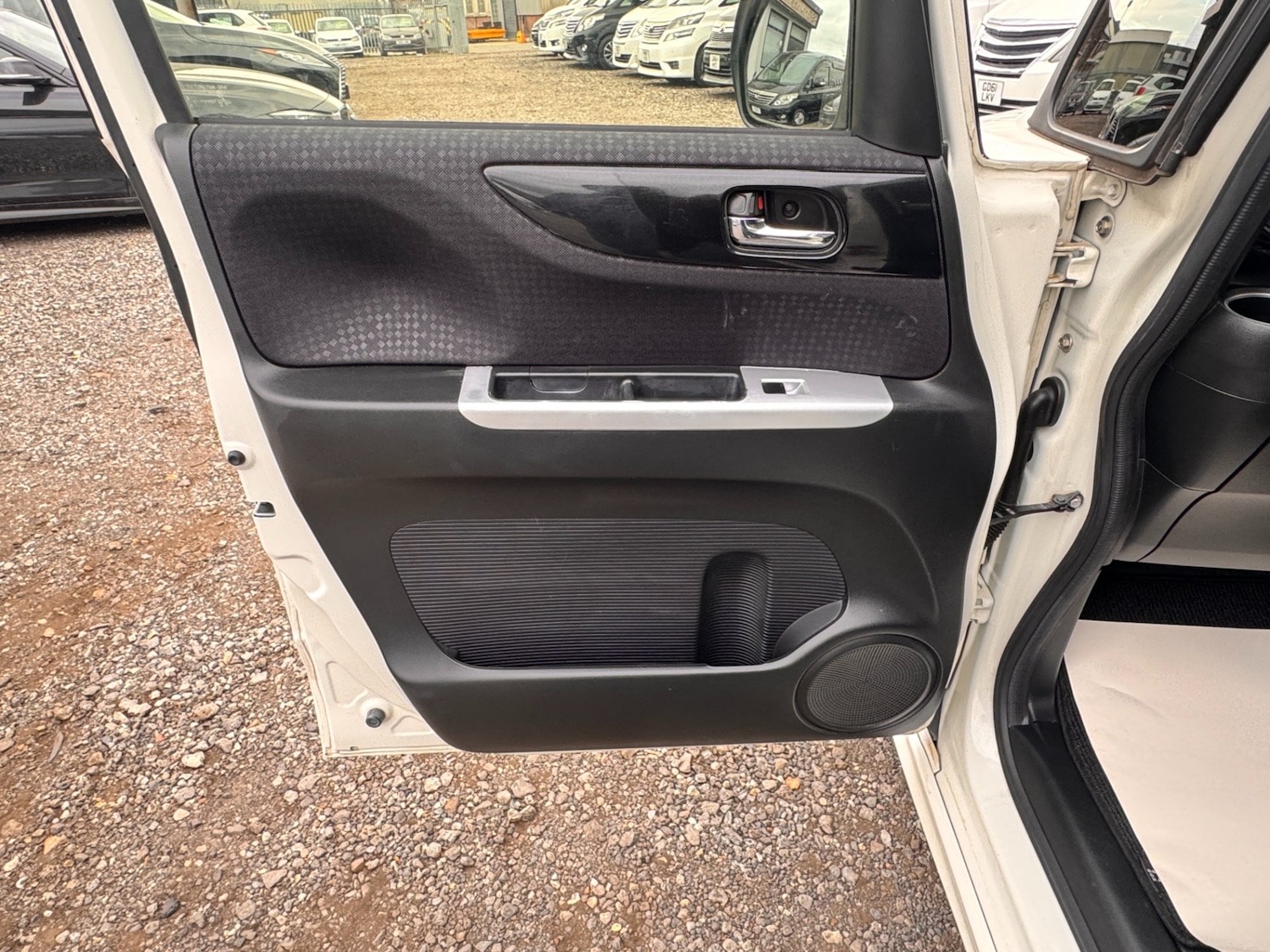 Used Honda N-Box 2015 for sale - 76289676: Photo 41