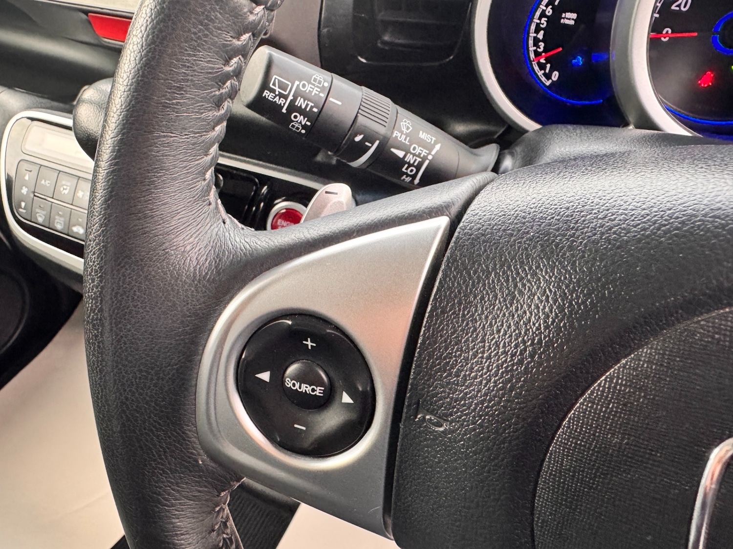 Used Honda N-Box 2015 for sale - 76289676: Photo 50