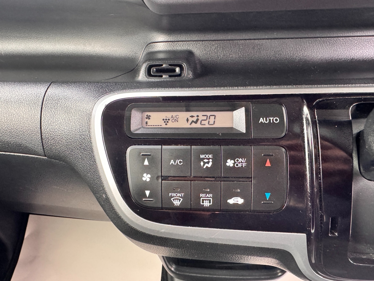 Used Honda N-Box 2015 for sale - 76289676: Photo 53