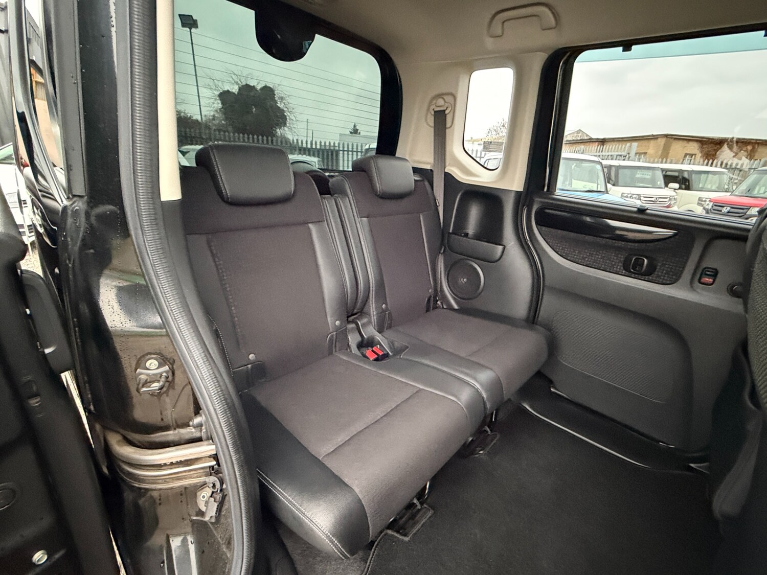 Used Honda N-Box 2015 for sale - 77034699: Photo 15