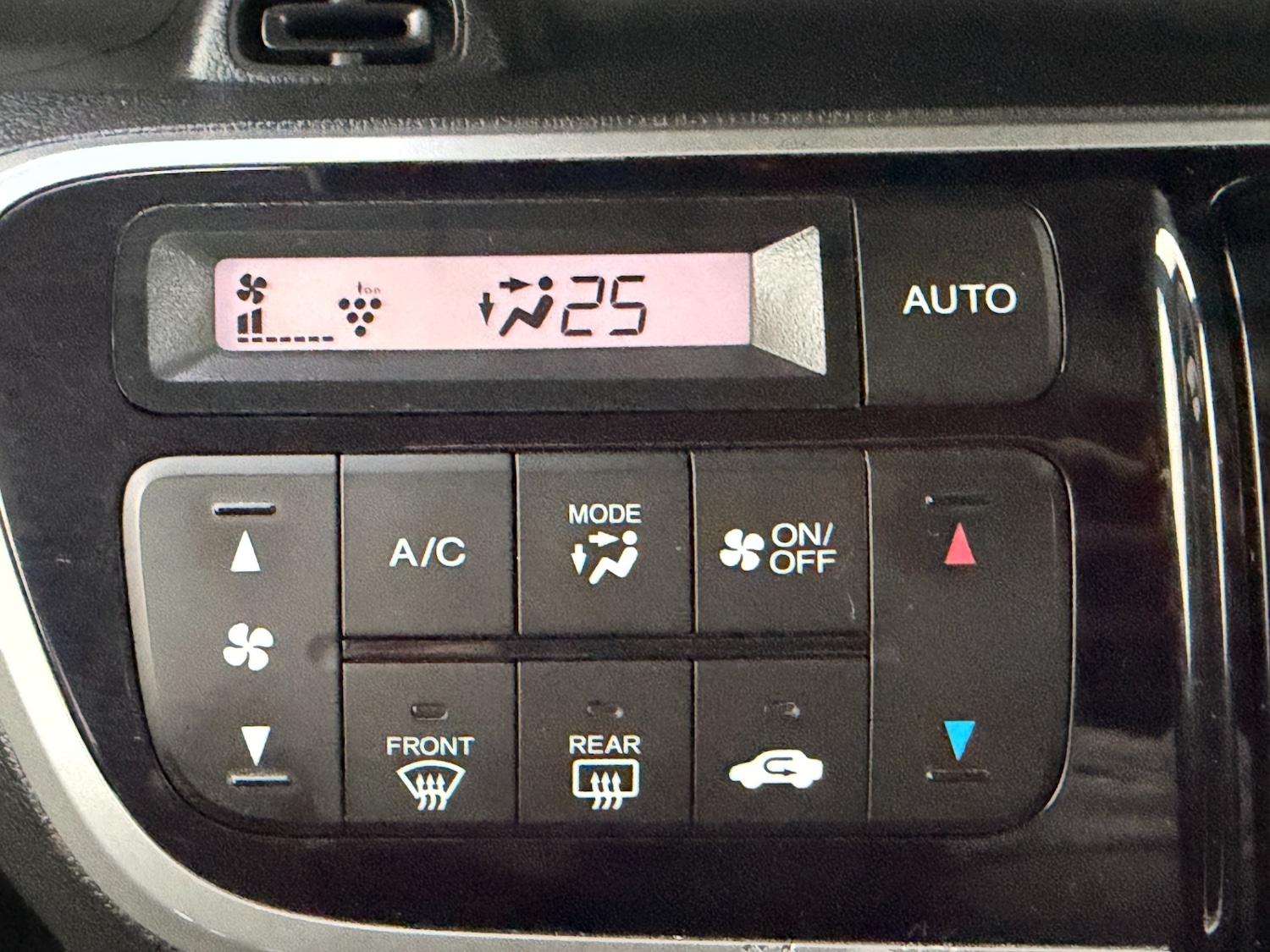 Used Honda N-Box 2015 for sale - 77034699: Photo 45