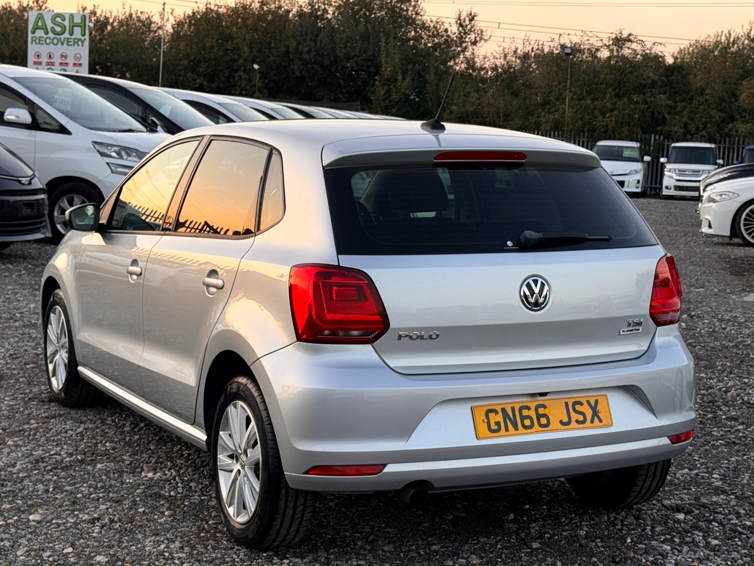Used Volkswagen Polo 2016 for sale - 76157110: Photo 4