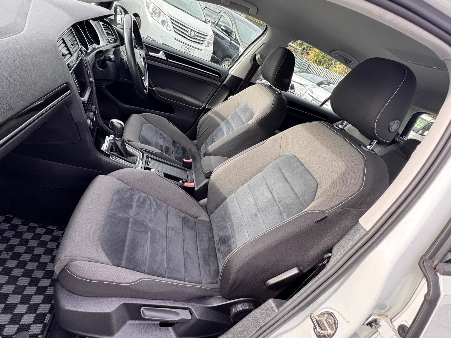 Used Volkswagen Golf 2014 for sale - 76332319: Photo 42