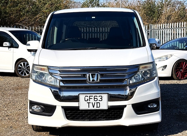 Used Honda Stepwagon 2014 for sale - 74264022: Photo 2