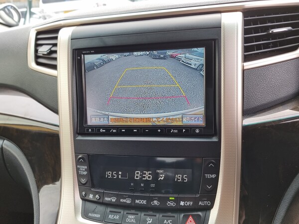 Used Toyota Vellfire 2013 for sale - 70609350: Photo 15