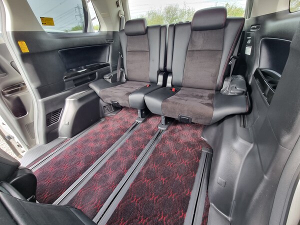 Used Toyota Vellfire 2013 for sale - 70609350: Photo 18