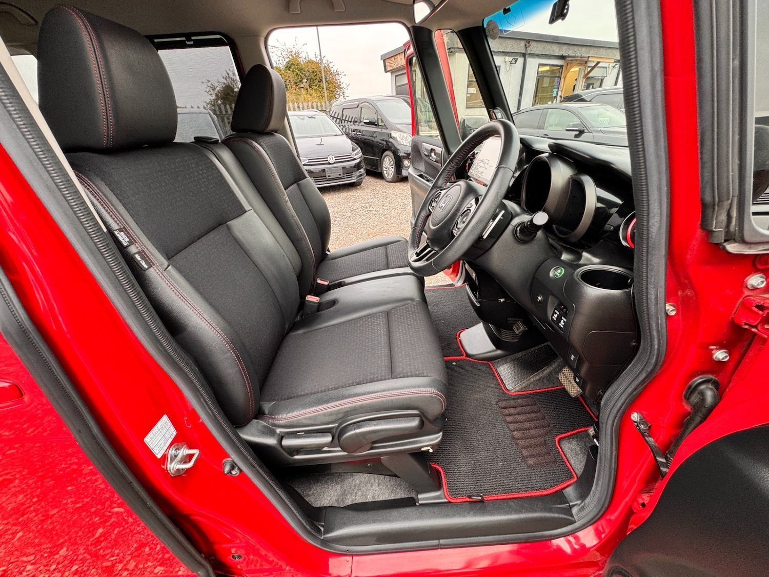 Used Honda N-Box 2015 for sale - 76265829: Photo 33