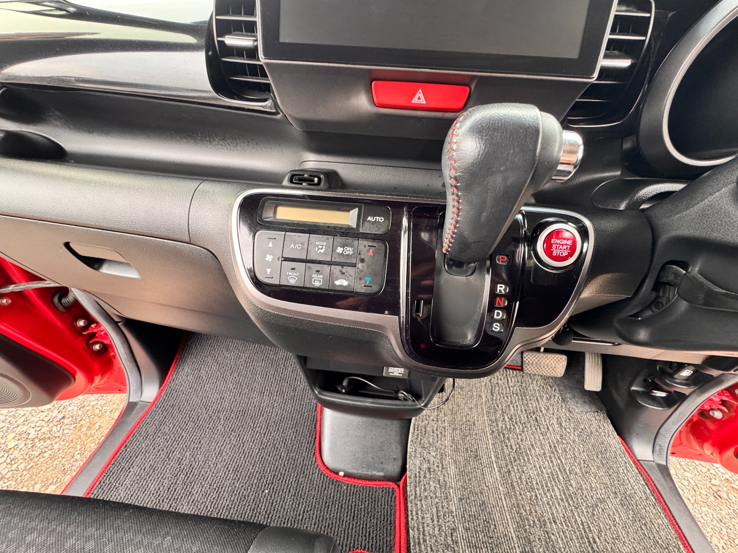 Used Honda N-Box 2015 for sale - 76265829: Photo 38