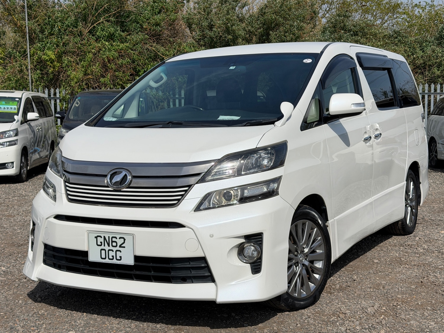 Used Toyota Vellfire 2013 for sale - 78176616: Photo 2