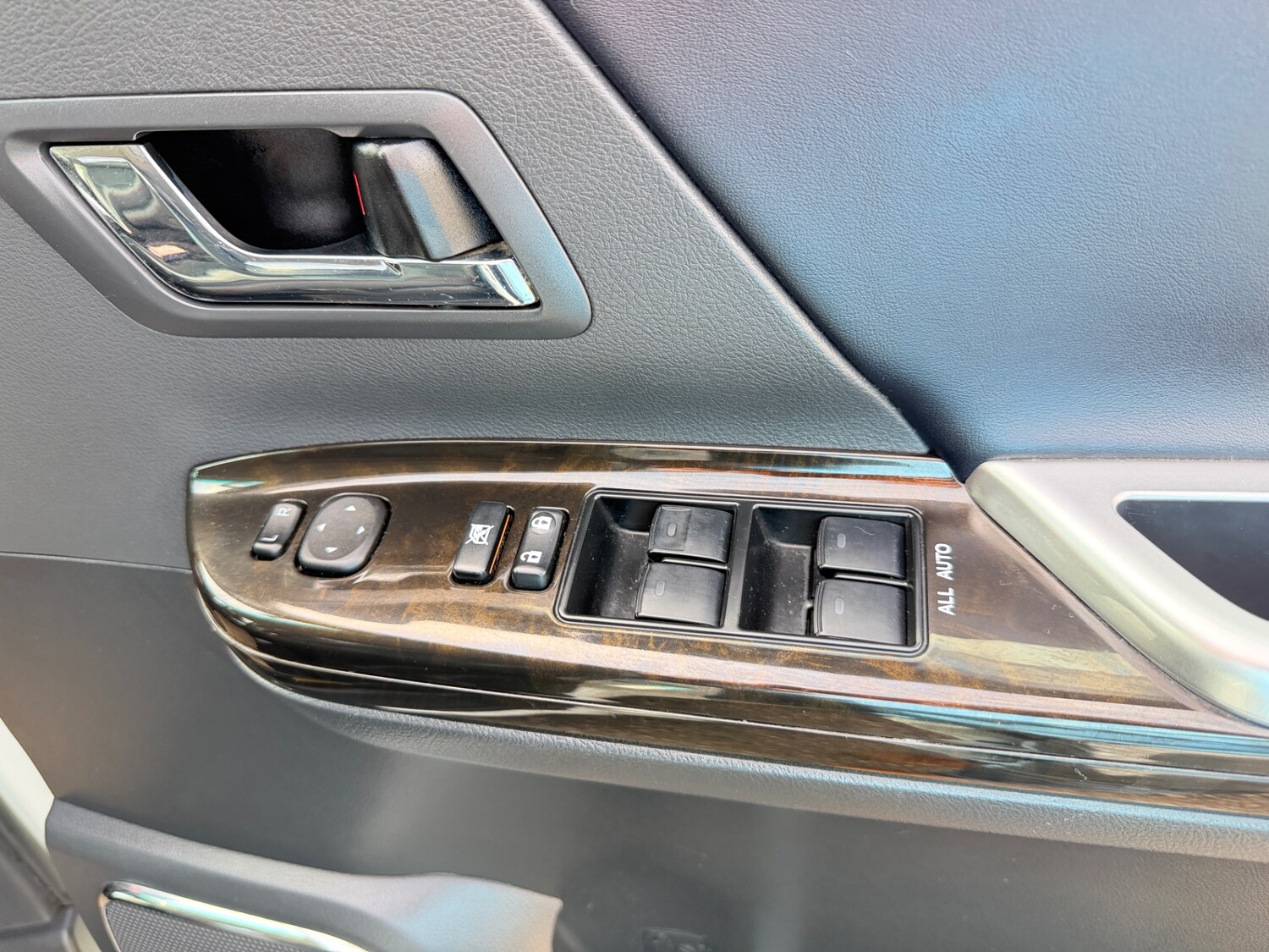 Used Toyota Vellfire 2013 for sale - 78176616: Photo 30