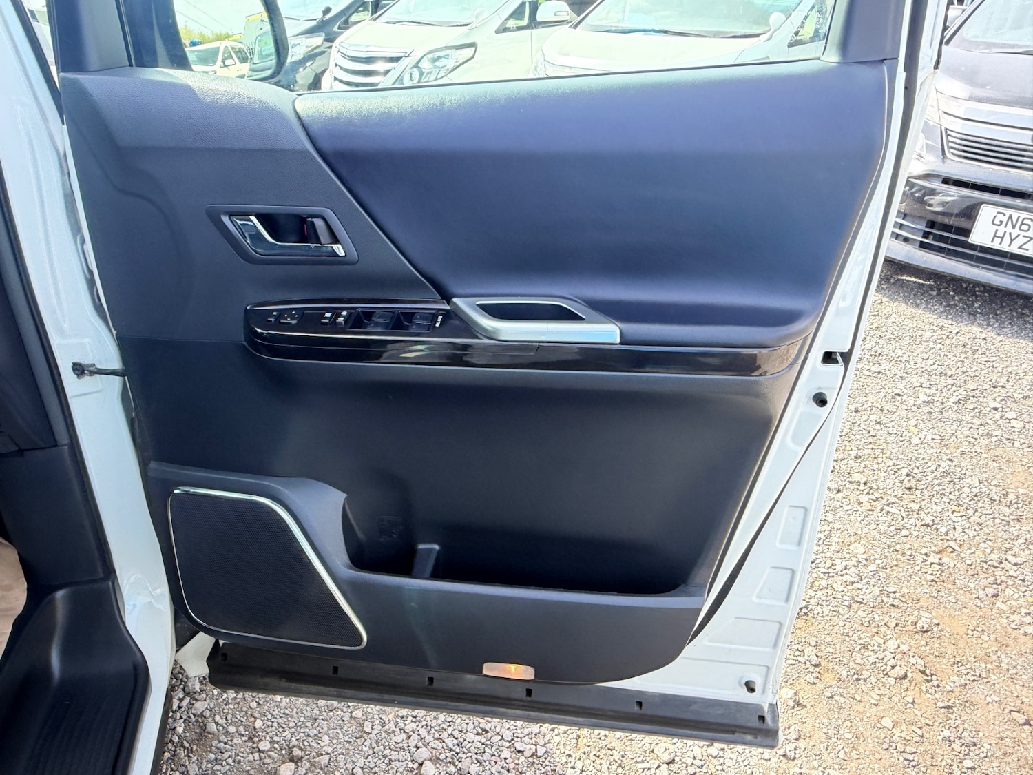 Used Toyota Vellfire 2013 for sale - 78176616: Photo 44