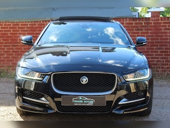 Used Jaguar XE 2018 for sale - 79089716: Photo